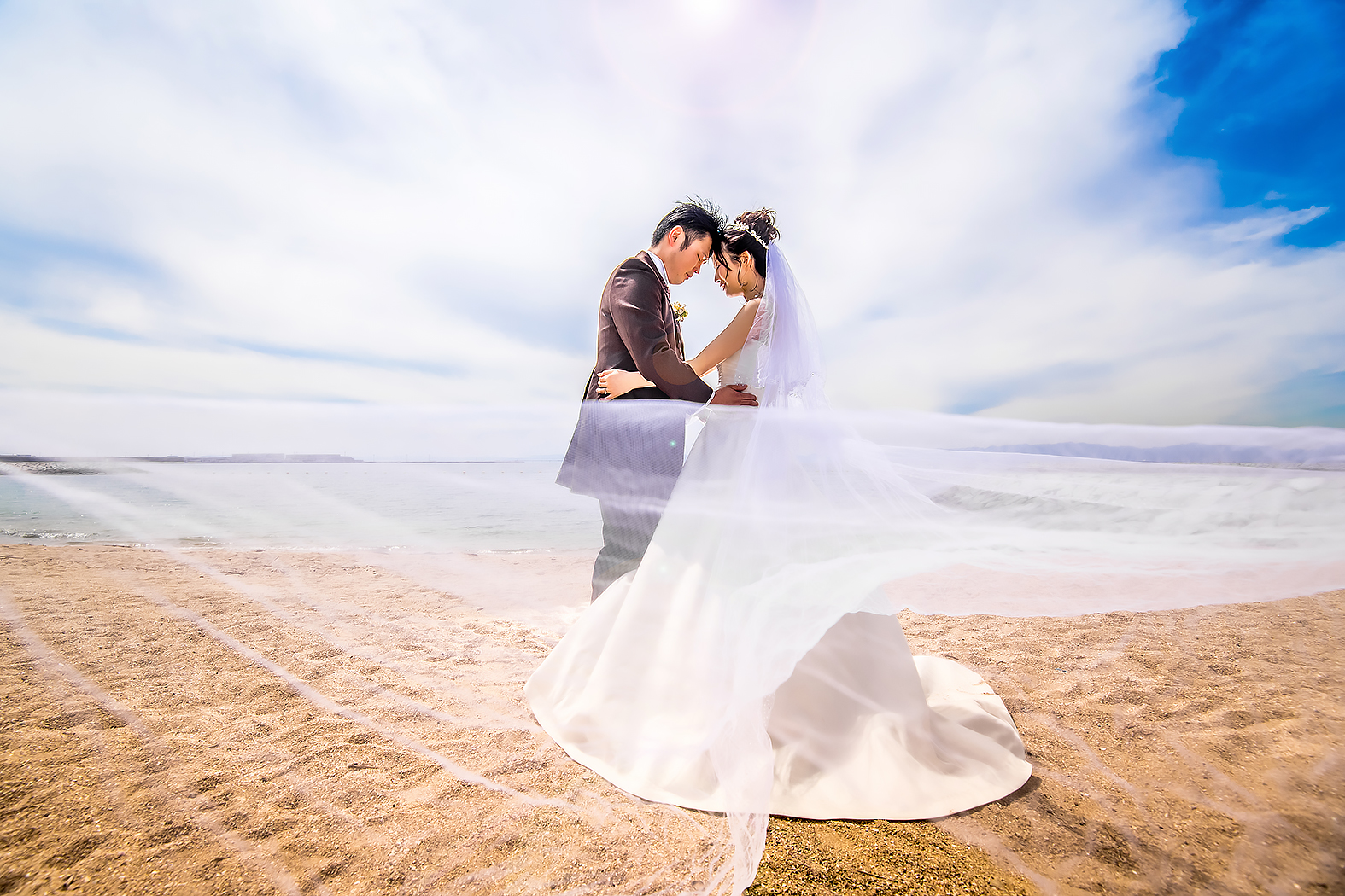 結婚式前撮り 洋装 海ロケーション | 深谷フォトスタジオ ファミーユ