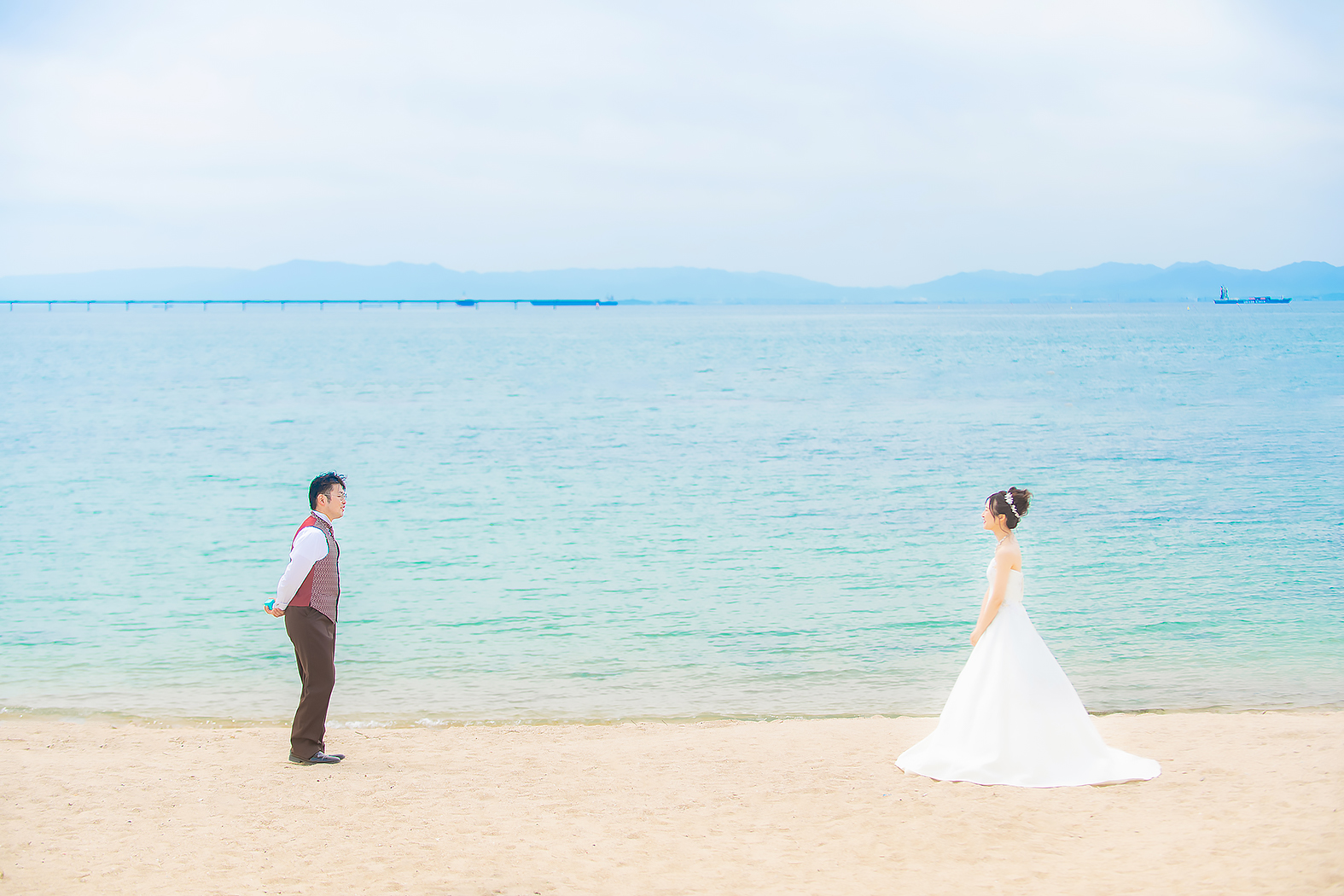 結婚式前撮り,ウェディングドレス,海ロケーション